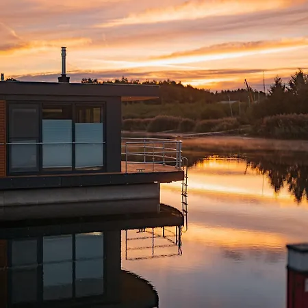 Breeze Retreat In 船上ホテル *