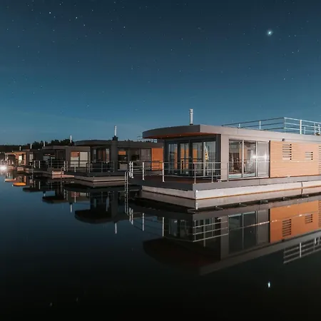 Breeze Retreat In 船上ホテル *