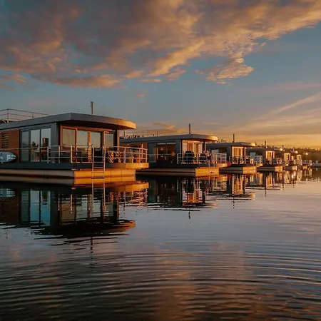 Breeze Retreat In 船上ホテル *