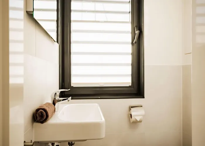 Breeze Retreat In Botel *