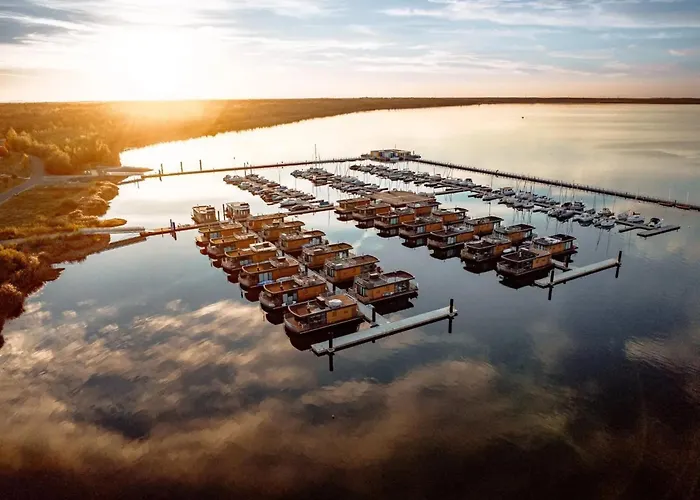 Botel Breeze Retreat In